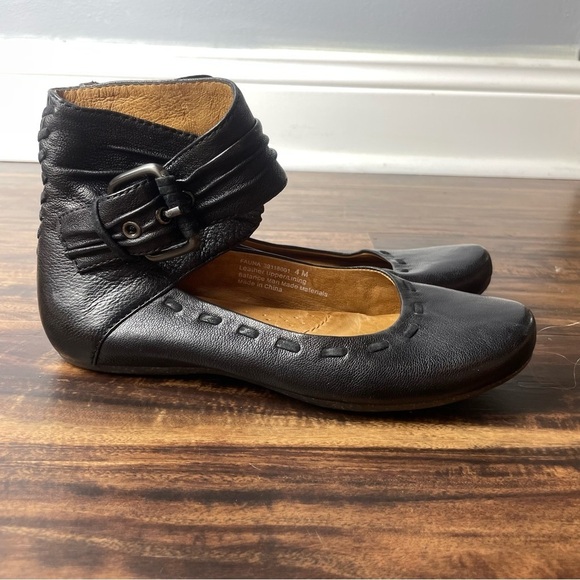 Naya Women's 'Fauna' Ankle-strap Flats Sz 4M - Picture 1 of 12